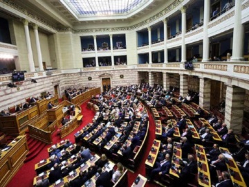 Live Βουλή: Η συζήτηση για τα μέτρα στήριξης των πληγέντων από την τραγωδία στα Τέμπη