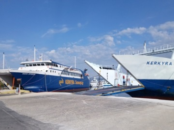 Σύγκρουση πλοίων στο λιμάνι της Κυλλήνης