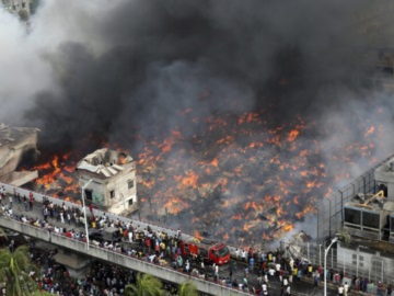 Μπαγκλαντές: Κόλαση φωτιάς σε αγορά στην Ντάκα
