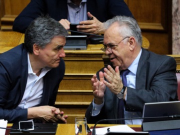 Κυβέρνηση συνεργασίας υπό προϋποθέσεις ακόμη και αν ο ΣΥΡΙΖΑ είναι δεύτερο κόμμα προκρίνουν Τσακαλώτος, Δραγασάκης