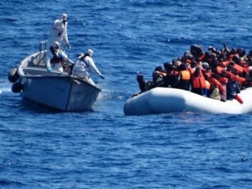 Προσάραξη σκάφους με μετανάστες στο Μεσσηνιακό κόλπο – Εντοπίστηκαν σώοι 47 – Ένας κατέληξε κατά την διάρκεια του ταξιδιού