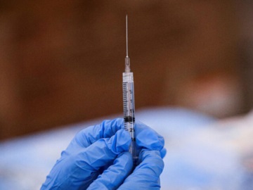ΕΟΦ: Έκθεση για τις αναφορές παρενεργειών του εμβολίου κατά του κορωνοϊού