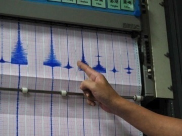 Ισχυρός σεισμός 7,1 βαθμών στα ανοικτά της Ινδονησίας