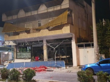 Ισχυρή έκρηξη σε καφετέρια στο Ηράκλειο – Μεγάλες υλικές ζημιές σε παρακείμενα κτίρια και ΙΧ αυτοκίνητα