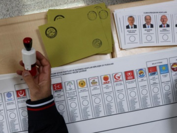 Γιατί οι δημοσκοπήσεις έπεσαν έξω στην Τουρκία – Τα δύο βασικά ερωτήματα που βγάζουν πρόεδρο