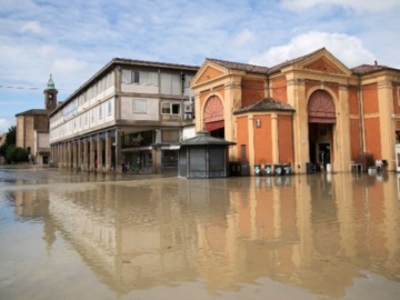 Ιταλία: Δεκατέσσερις οι νεκροί από τις πλημμύρες - Πάνω από 20.000 οι άστεγοι