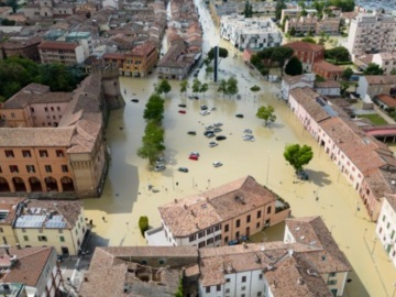 Ιταλία: Βυθισμένη στα νερά και τη λάσπη η Εμίλια Ρομάνια – 13 νεκροί, εκτεταμένες καταστροφές