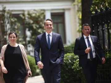 Ο Μητσοτάκης παρέδωσε τηλεφωνικά τη διερευνητική εντολή – Αύριο στις 11.00 στο Προεδρικό ο Τσίπρας