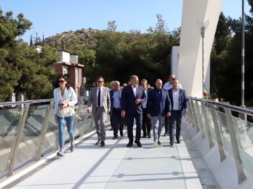 Παραδόθηκε στους πολίτες η νέα σύγχρονη πεζογέφυρα στο Χαϊδάρι, με χρηματοδότηση από την Περιφέρεια Αττικής