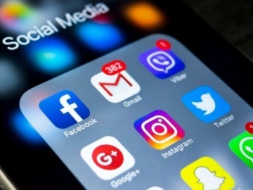 Τα social media μπορούν να είναι επικίνδυνα για τους νέους, προειδοποιεί ο αρχίατρος των ΗΠΑ
