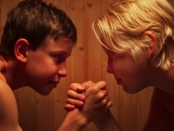 Shower Boys: Η ταινία που προκάλεσε την αγωγή εναντίον δασκάλας δημοτικού