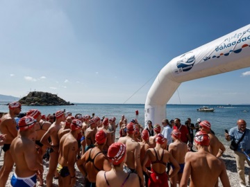 Εκατοντάδες κολυμβητές στον Πειραιά για τους αγώνες Open Water - Κορυφαίες Επιδόσεις και αναβίωση της Κλασικής Ολυμπιακής Διαδρομής 