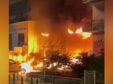 Πυρκαγιά σε κατάστημα επίπλων στον Άλιμο τα ξημερώματα	
