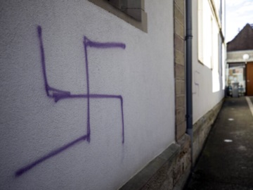 Η Αυστραλία απαγορεύει τη ναζιστική σβάστικα και το έμβλημα των SS