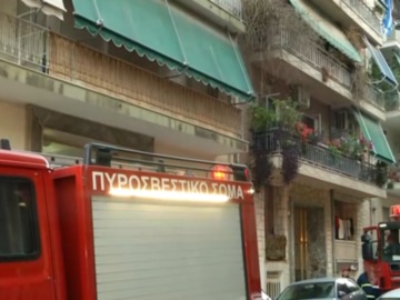 Φωτιά σε διαμέρισμα στο κέντρο της Αθήνας – Ένας νεκρός από τις αναθυμιάσεις