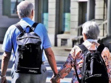 Συνταξιούχοι και Κοινωνικός Τουρισμός: Ποιοι θα πάρουν τις 25.000 επιταγές