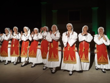 Αίγινα: Μια βραδιά αφιερωμένη στην ελληνική παράδοση και τον πολιτισμό από το Σύλλογο Γυναικών Αίγινας.