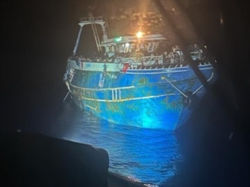Αύριο θα απολογηθούν οι 9 συλληφθέντες για το πολύνεκρο ναυάγιο ανοιχτά της Πύλου - Τι απαντά το Λιμενικό