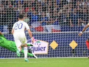 Χρειάστηκε να εκτελέσει δύο φορές το ίδιο πέναλτι ο Εμπαπέ, για να κερδίσει η Γαλλία 1-0 την Ελλάδα