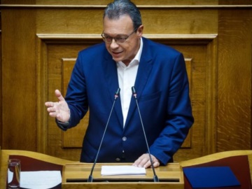 Φάμελλος προέδρος της ΚΟ του ΣΥΡΙΖΑ : Η κυβέρνηση υπόσχεται λύσεις σε προβλήματα που δημιούργησε η ίδια - Live