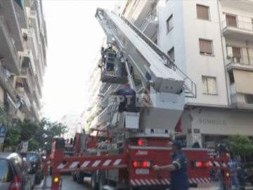 Φωτιά σε κλινική στο κέντρο της Θεσσαλονίκης- Απομακρύνονται οι ασθενείς και μία έγκυος