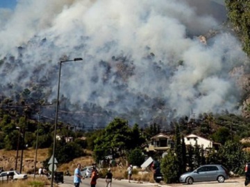 Πυρκαγιά στο Λουτράκι: Εκκενώνονται Καλαμάκι Ισθμίων και Παράδεισος
