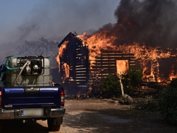 Προσήχθη αλλοδαπός για την πυρκαγιά στον Κουβαρά - Η ενημέρωση της Πυροσβεστικής
