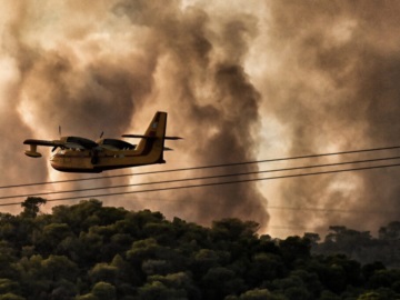 Πύρινα μέτωπα: Στην Ελλάδα σήμερα πυροσβεστικά αεροσκάφη από το Ισραήλ