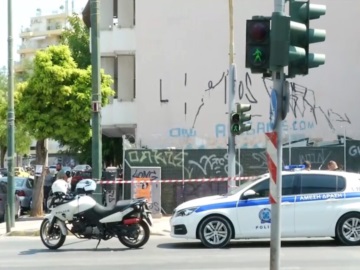 Κινηματογραφική ληστεία στο κέντρο της Αθήνας – Τραυματίστηκε ο δράστης αφού απείλησε αστυνομικούς