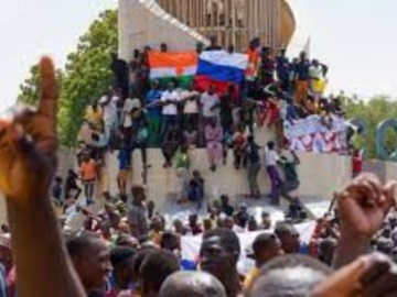 Η Γαλλία υποχωρεί, Ρωσία και Κίνα αναδύονται: Οι εξεγέρσεις στον Νίγηρα και την Αφρική