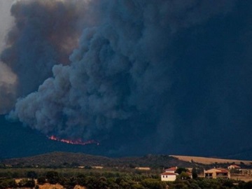 Κάηκαν σπίτια και αυτοκίνητα σε χωριά της Αλεξανδρούπολης σύμφωνα με την Πυροσβεστική - Σε πλήρη εξέλιξη η πυρκαγιά