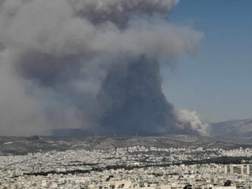 Φωτιά στην Πάρνηθα: Εκκένωση προς Άνω Λιόσια - Εγκλωβισμένες μοναχές στη Μονή Κλειστών