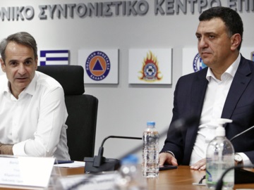 Στο Συντονιστικό Κέντρο της Πολιτικής Προστασίας ο Μητσοτάκης - Ενημερώνεται για τις πυρκαγιές