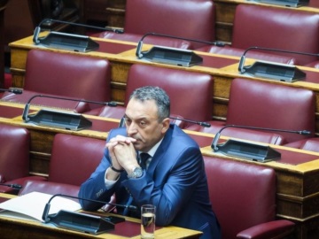  Σπαρτιάτες: Μόνος του στην Ολομέλεια της Βουλής ο Στίγκας – Υπό διάλυση η ΚΟ