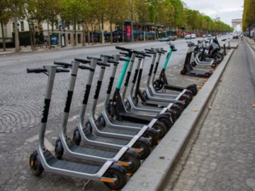 Παρίσι: Τελευταία ημέρα για τα ηλεκτρικά πατίνια- Η πρώτη ευρωπαϊκή πρωτεύουσα που τα απαγορεύει