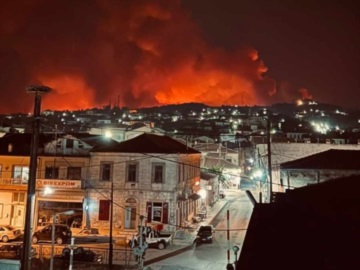Έβρος: Ανεξέλεγκτη η φωτιά - Ανάμεσα σε Γιαννούλη και Σουφλί οι φλόγες