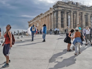 Financial Times: Η Ελλάδα, ήταν ο μοναδικός ευρωπαϊκός προορισμός που είχε αύξηση στις καλοκαιρινές πτήσεις