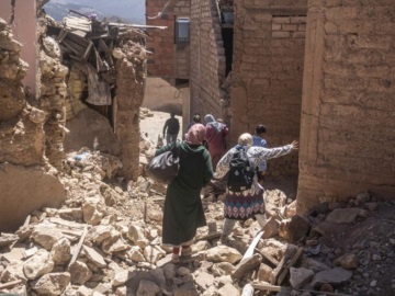 Τουλάχιστον 2.012 οι νεκροί από τον σεισμό στο Μαρόκο – Μάχη με τον χρόνο δίνουν τα σωστικά συνεργεία 
