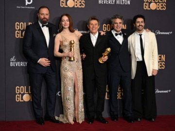 Χρυσές Σφαίρες 2024: Στον Λάνθιμο το βραβείο καλύτερης κωμωδίας – Στην Έμμα Στόουν το βραβείο Α γυναικείου ρόλου