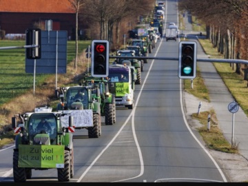 Γερμανία: Μεγάλες αγροτικές κινητοποιήσεις για το “κούρεμα” των επιδοτήσεων