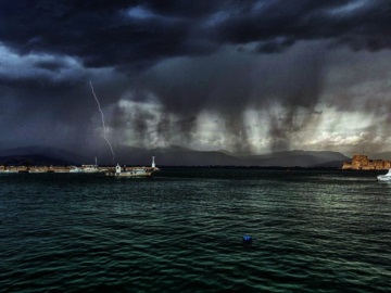 Νέο κύμα κακοκαιρίας με βροχές και ισχυρές καταιγίδες – Πού θα «χτυπήσουν» τα φαινόμενα