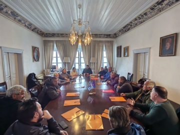 Συνάντηση της Δημάρχου Σπετσών Ευγενίας Φραγγιά με τους Υπαλλήλους Καθαριότητας του Δήμου (φωτογραφίες)