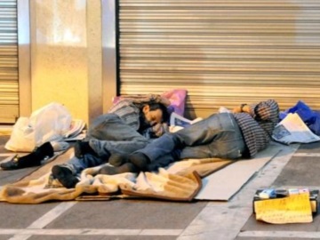 &quot;Πολυτέλεια&quot; η στέγαση για τους ευρωπαίους – Αυξάνεται σημαντικά ο αριθμός των αστέγων