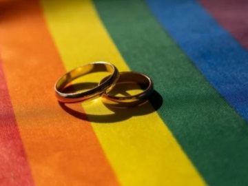 Κατατέθηκε στη Βουλή το νομοσχέδιο για τα ομόφυλα ζευγάρια