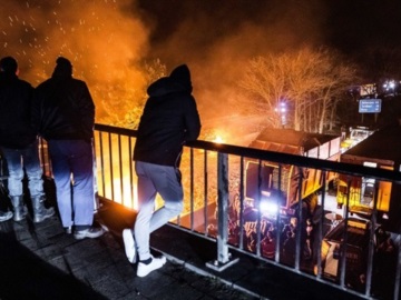 Διαδηλώσεις αγροτών στην Ολλανδία με αποκλεισμούς δρόμων και φωτιές