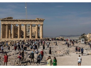 Τουρισμός: 32,7 εκατ. τουρίστες ήρθαν στην Ελλάδα το 2023 – 20,5 δισ. ευρώ οι εισπράξεις