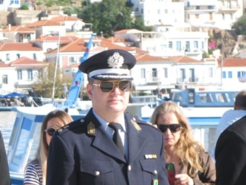 Πόρος: Ο Αστυνόμος Α&#39; Απόστολος Θυμιόπουλος νέος Διοικητής του Α.Τ. Πόρου 