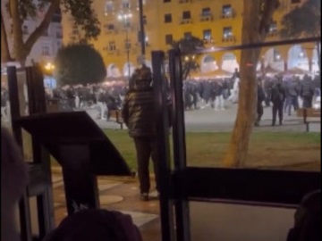 Θεσσαλονίκη: Αποτροπιασμός από την ομοφοβική επίθεση στην πλατεία Αριστοτέλους - 21 συλλήψεις