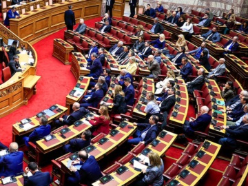 Βουλή: Ξεκίνησε η συζήτηση για την πρόταση δυσπιστίας κατά της κυβέρνησης - Δείτε live