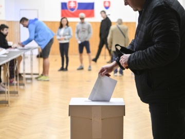 Σλοβακία: Στις κάλπες οι ψηφοφόροι για τον δεύτερο γύρο των προεδρικών εκλογών, στον οποίο αναμετρώνται οι Κόρτσοκ και Πελεγκρίνι